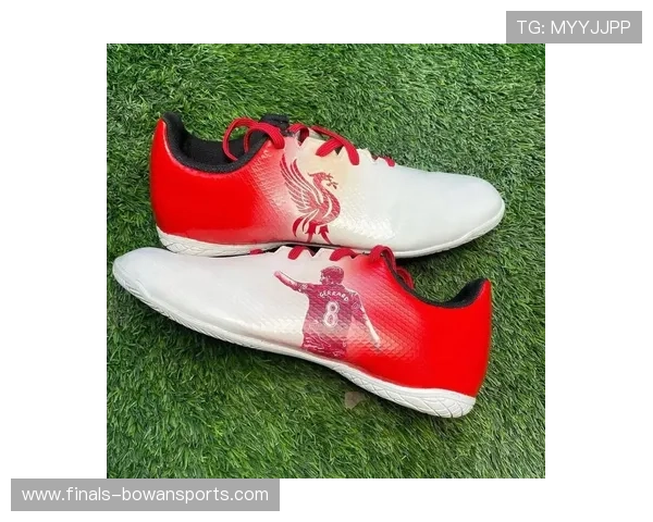 足球明星专属运动鞋揭秘打造传奇脚步的秘密武器