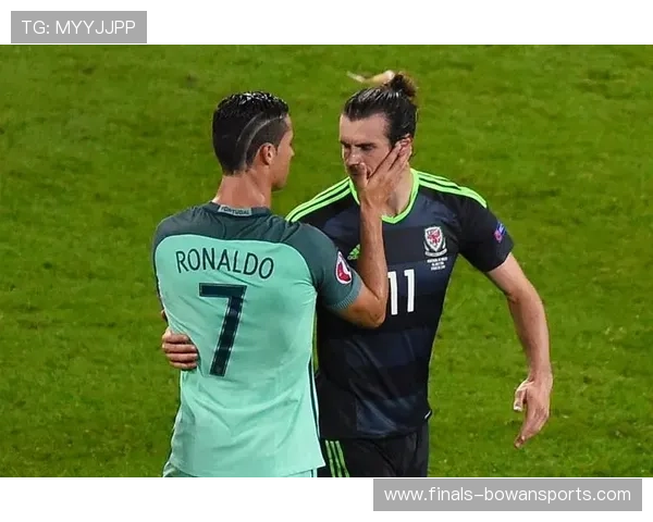 足球星球大战的巅峰对决:历史上最激动人心的瞬间与经典时刻回顾 足球星球大战的巅峰对决:历史上最激动人心的瞬间与经典时刻回顾